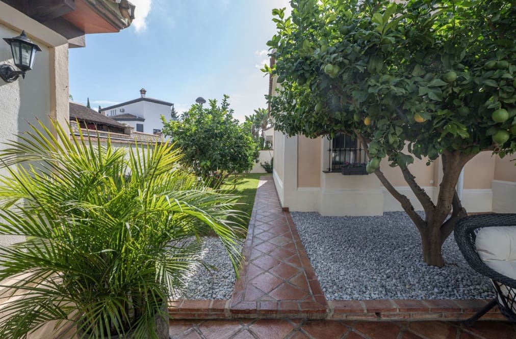4 soveværelse Villa til salg i Mijas Costa med swimmingpool garage - € 1.985.000 (Ref: 10161086)