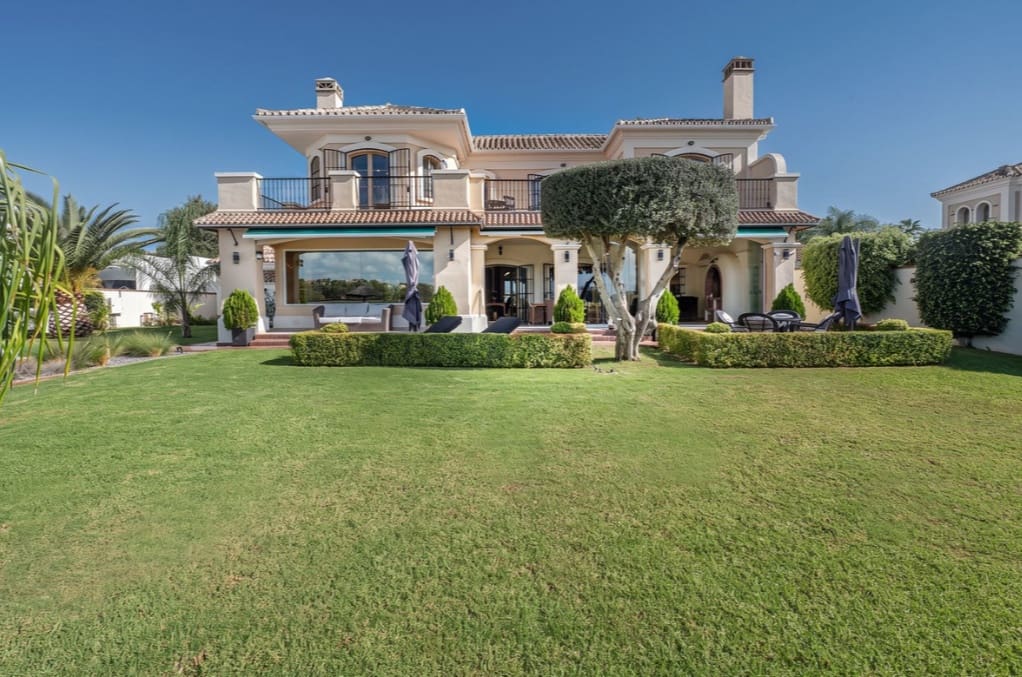 4 soveværelse Villa til salg i Mijas Costa med swimmingpool garage - € 1.985.000 (Ref: 10161086)