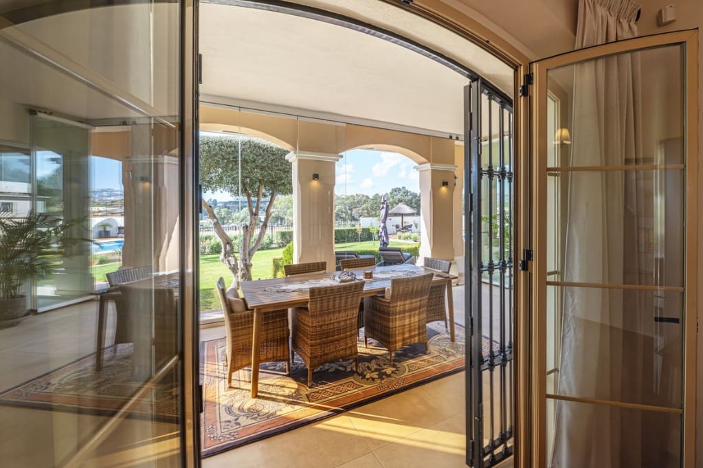4 soveværelse Villa til salg i Mijas Costa med swimmingpool garage - € 1.985.000 (Ref: 10161086)