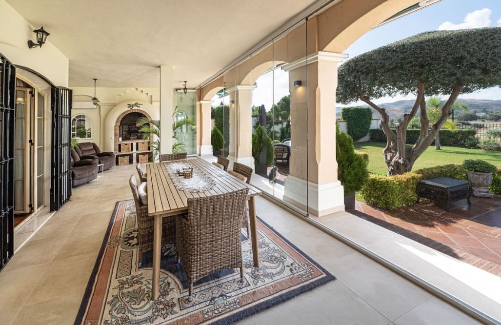 4 soveværelse Villa til salg i Mijas Costa med swimmingpool garage - € 1.985.000 (Ref: 10161086)