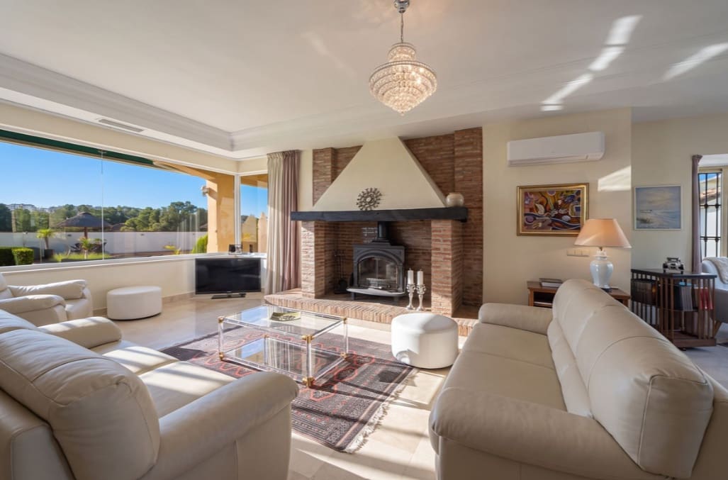 4 soveværelse Villa til salg i Mijas Costa med swimmingpool garage - € 1.985.000 (Ref: 10161086)