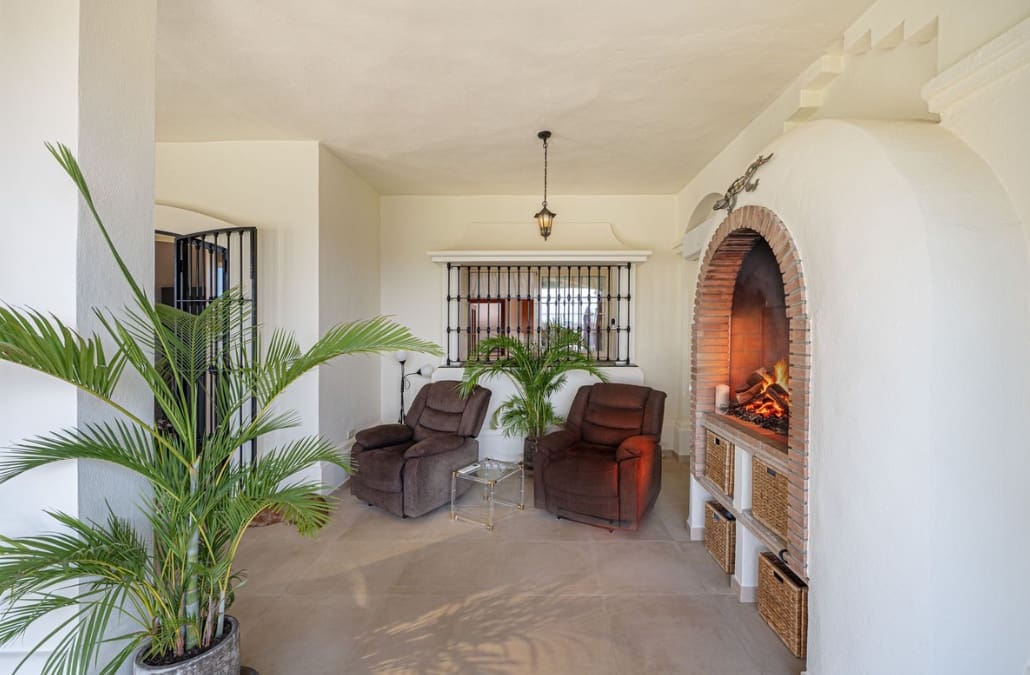 4 soveværelse Villa til salg i Mijas Costa med swimmingpool garage - € 1.985.000 (Ref: 10161086)