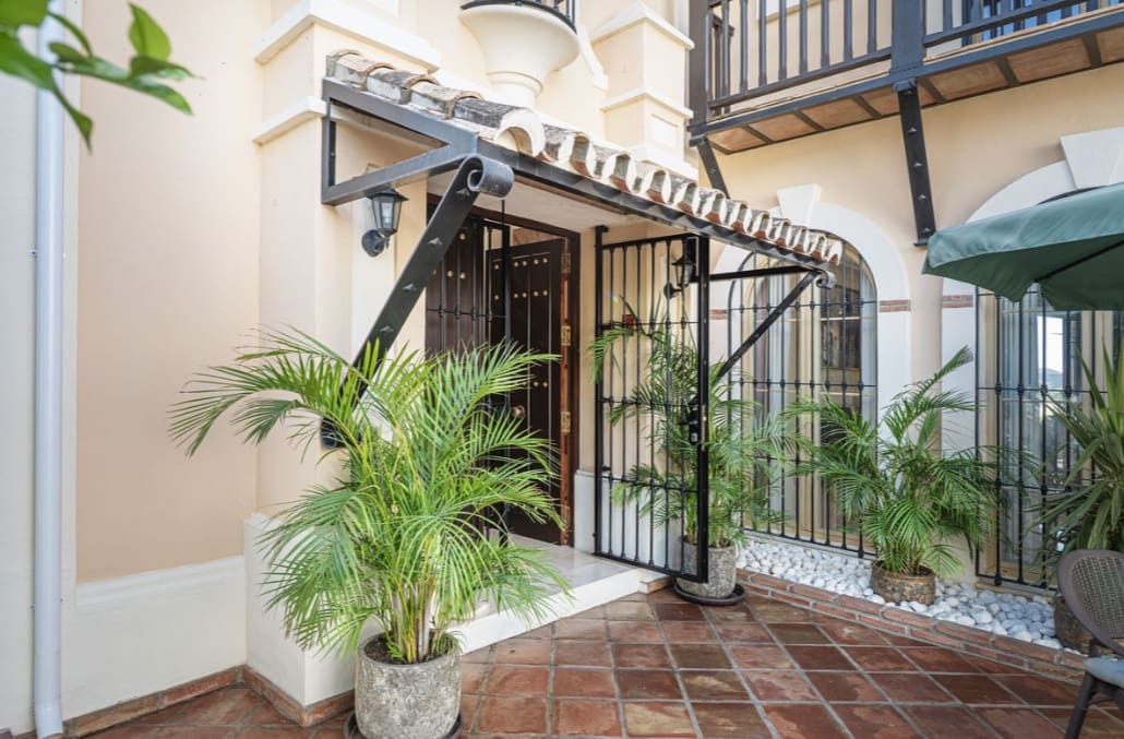 4 soveværelse Villa til salg i Mijas Costa med swimmingpool garage - € 1.985.000 (Ref: 10161086)