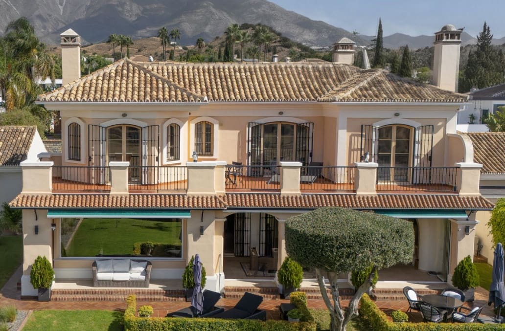 4 soveværelse Villa til salg i Mijas Costa med swimmingpool garage - € 1.985.000 (Ref: 10161086)