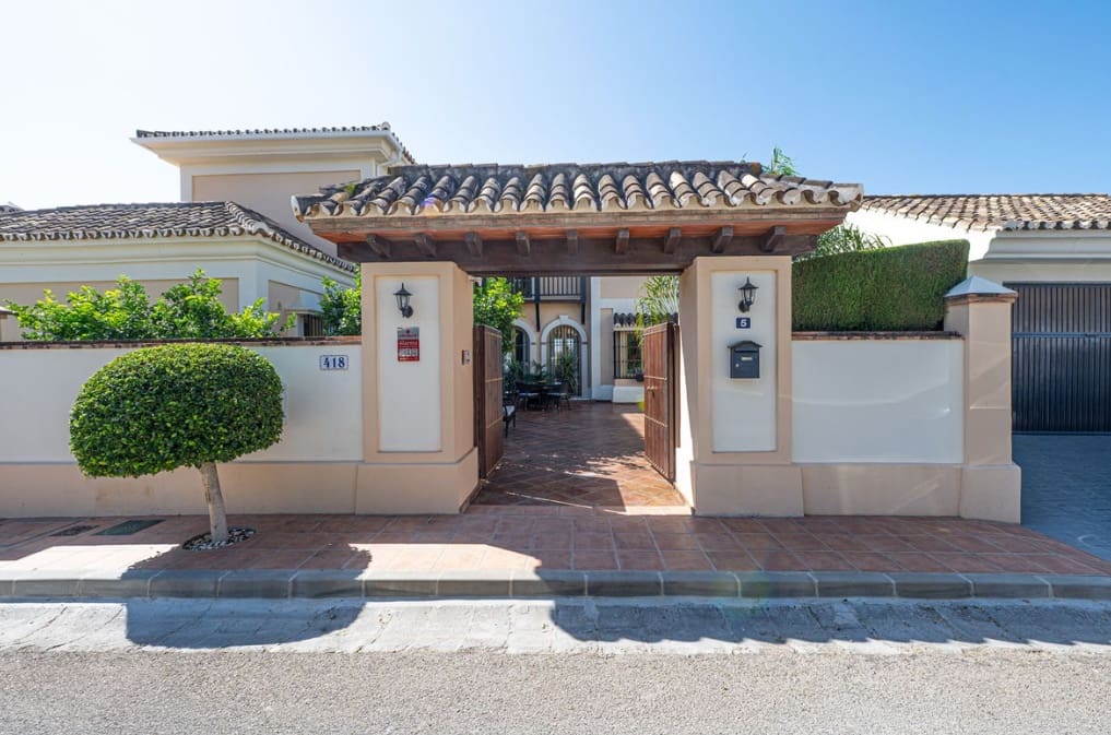 4 soveværelse Villa til salg i Mijas Costa med swimmingpool garage - € 1.985.000 (Ref: 10161086)