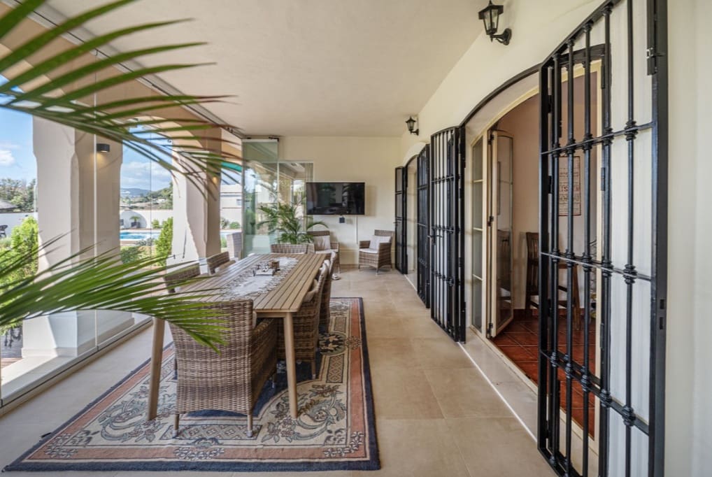 4 soveværelse Villa til salg i Mijas Costa med swimmingpool garage - € 1.985.000 (Ref: 10161086)