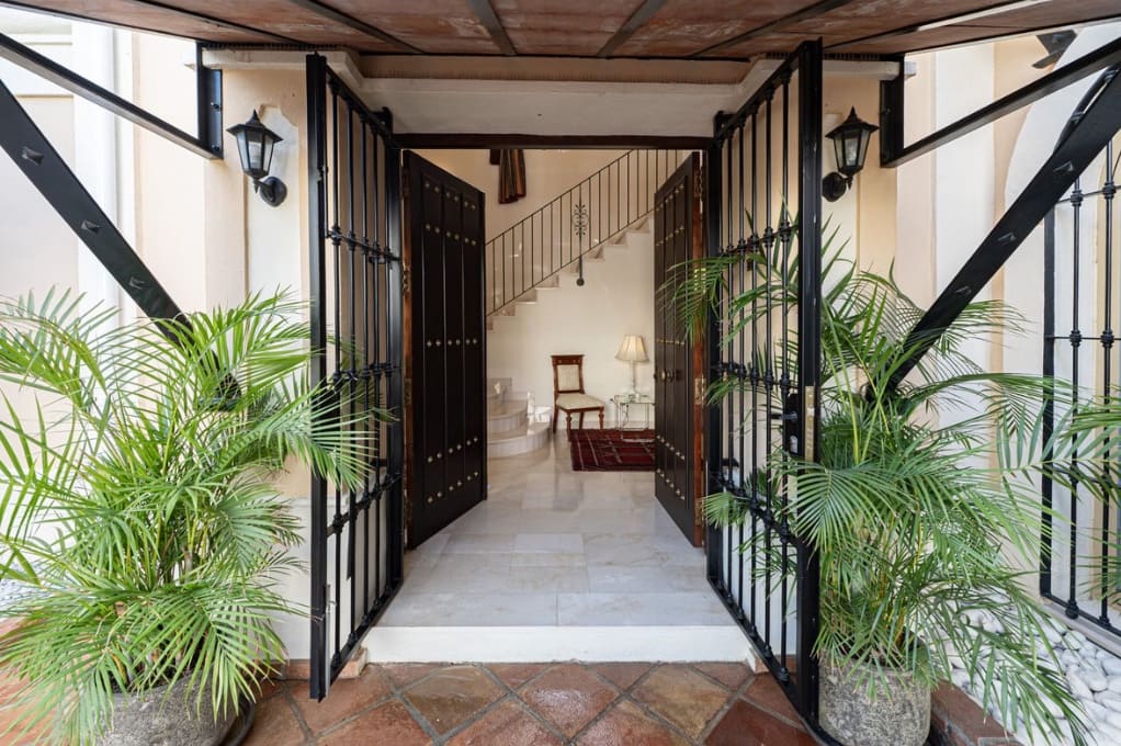 4 soveværelse Villa til salg i Mijas Costa med swimmingpool garage - € 1.985.000 (Ref: 10161086)
