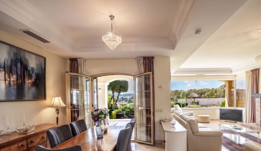 4 soveværelse Villa til salg i Mijas Costa med swimmingpool garage - € 1.985.000 (Ref: 10161086)