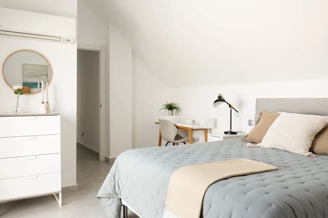 4 quarto Penthouse para venda em Nueva Andalucia, Marbella com piscina garagem - 950 000 € (Ref: 10161087)