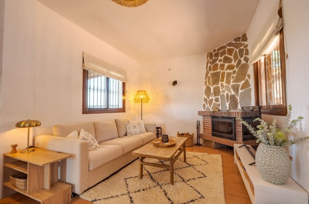 3 soveværelse Villa til salg i Coin med swimmingpool garage - € 590.000 (Ref: 10161089)
