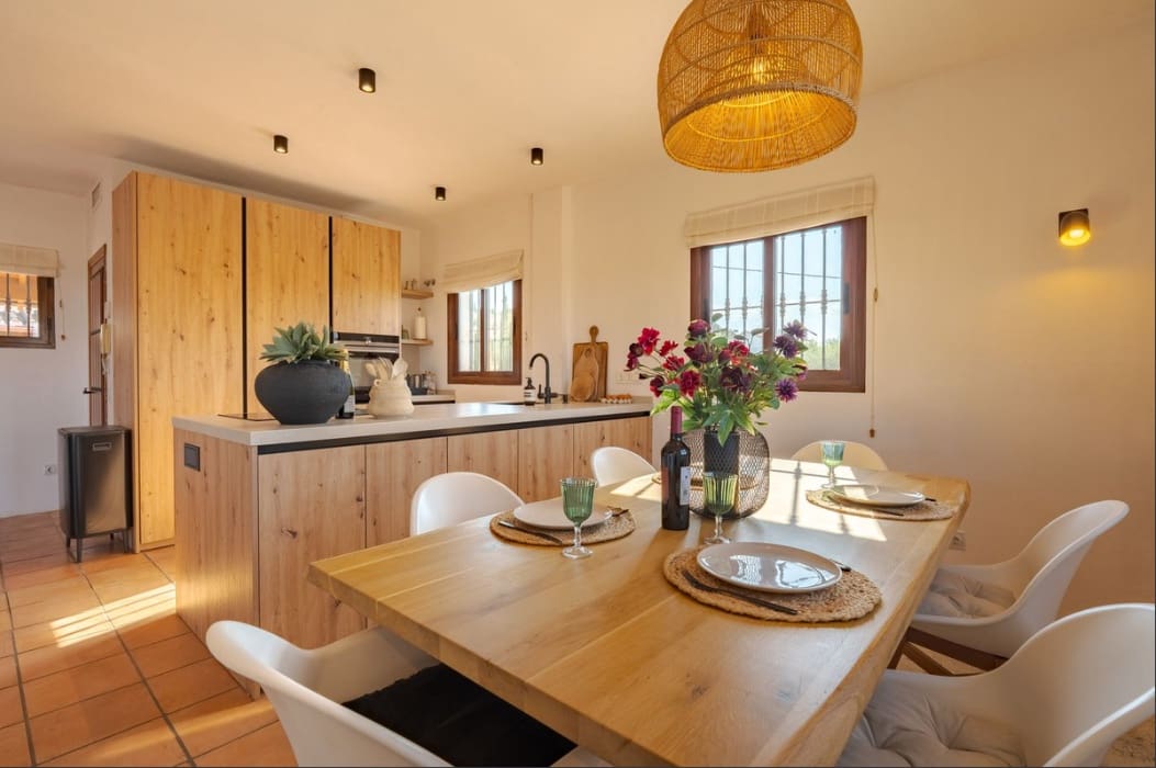 3 soveværelse Villa til salg i Coin med swimmingpool garage - € 590.000 (Ref: 10161089)