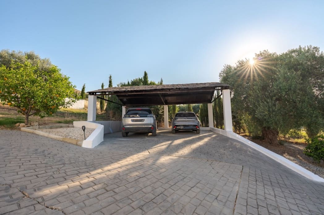 3 soveværelse Villa til salg i Coin med swimmingpool garage - € 590.000 (Ref: 10161089)