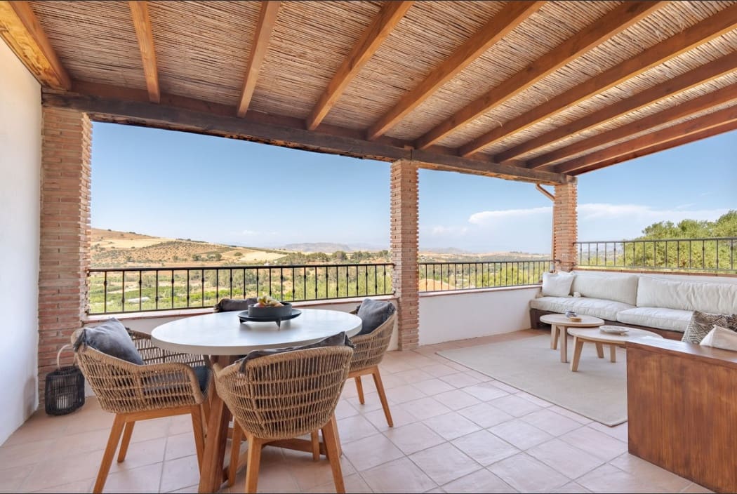 3 soveværelse Villa til salg i Coin med swimmingpool garage - € 590.000 (Ref: 10161089)
