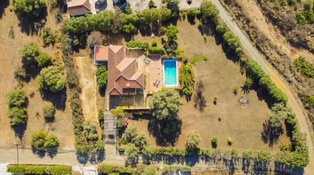 Chalet de 2 habitaciones en Almogía en venta con piscina garaje - 299.000 € (Ref: 10162864)