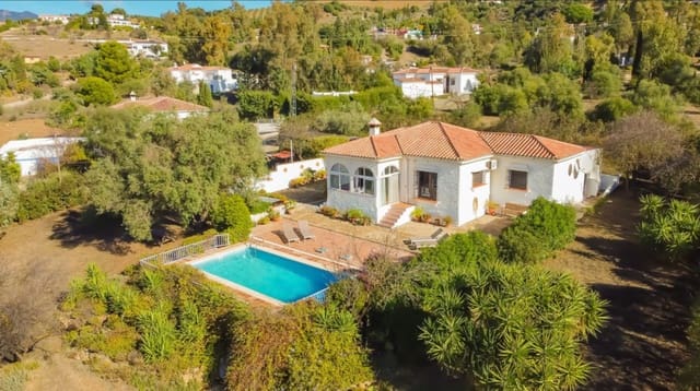 Chalet de 2 habitaciones en Almogía en venta con piscina garaje - 299.000 € (Ref: 10162864)