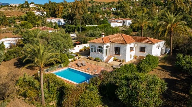 Chalet de 2 habitaciones en Almogía en venta con piscina garaje - 299.000 € (Ref: 10162864)