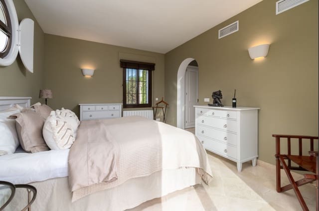 5 Zimmer Villa zu verkaufen in Mijas Costa, Mijas mit Pool Garage - 1.650.000 € (Ref: 10179930)