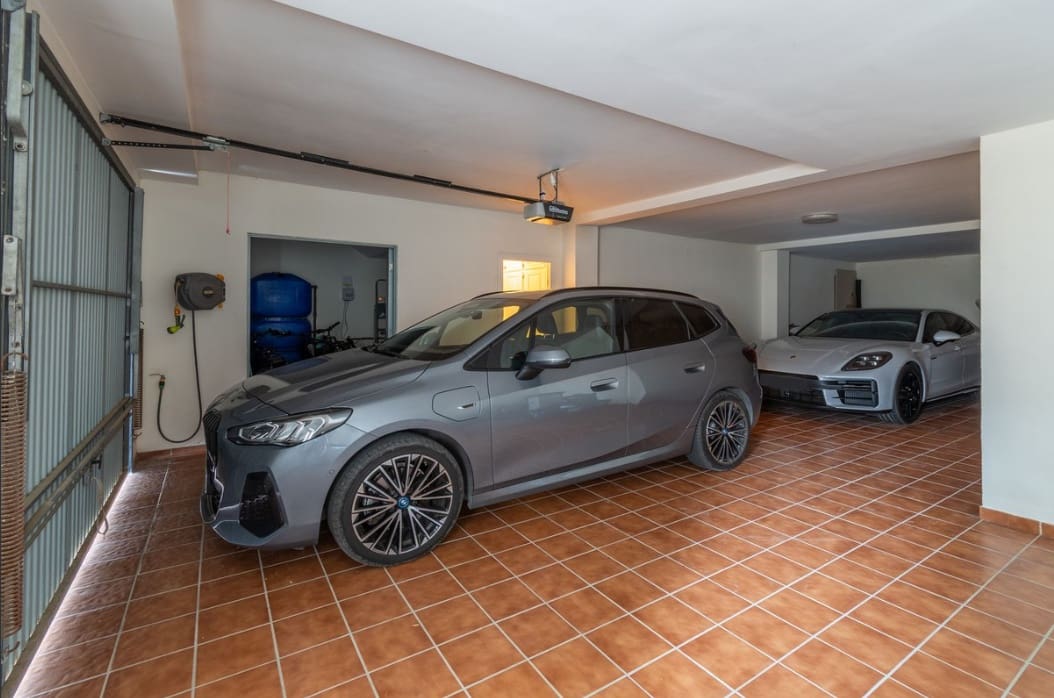 5 Zimmer Villa zu verkaufen in Mijas Costa mit Pool Garage - 1.650.000 € (Ref: 10179930)