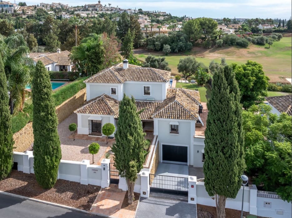 5 Zimmer Villa zu verkaufen in Mijas Costa mit Pool Garage - 1.650.000 € (Ref: 10179930)