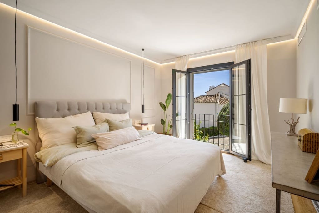 4 bedroom Terraced Villa for sale in Golden Mile with pool garage - € 1,650,000 (Ref: 10182677)