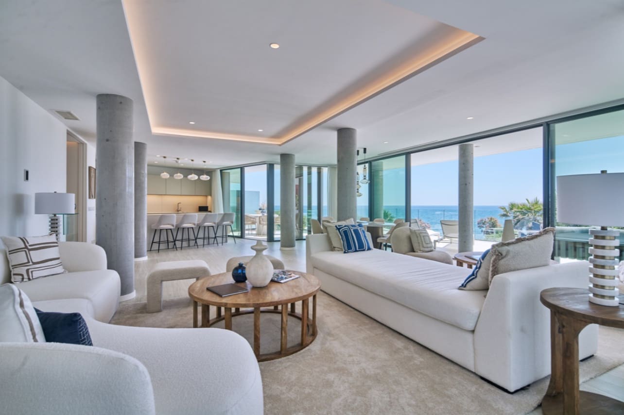 3 bedroom Apartment for sale in Estepona with pool garage - € 2,650,000 (Ref: 7913225)
