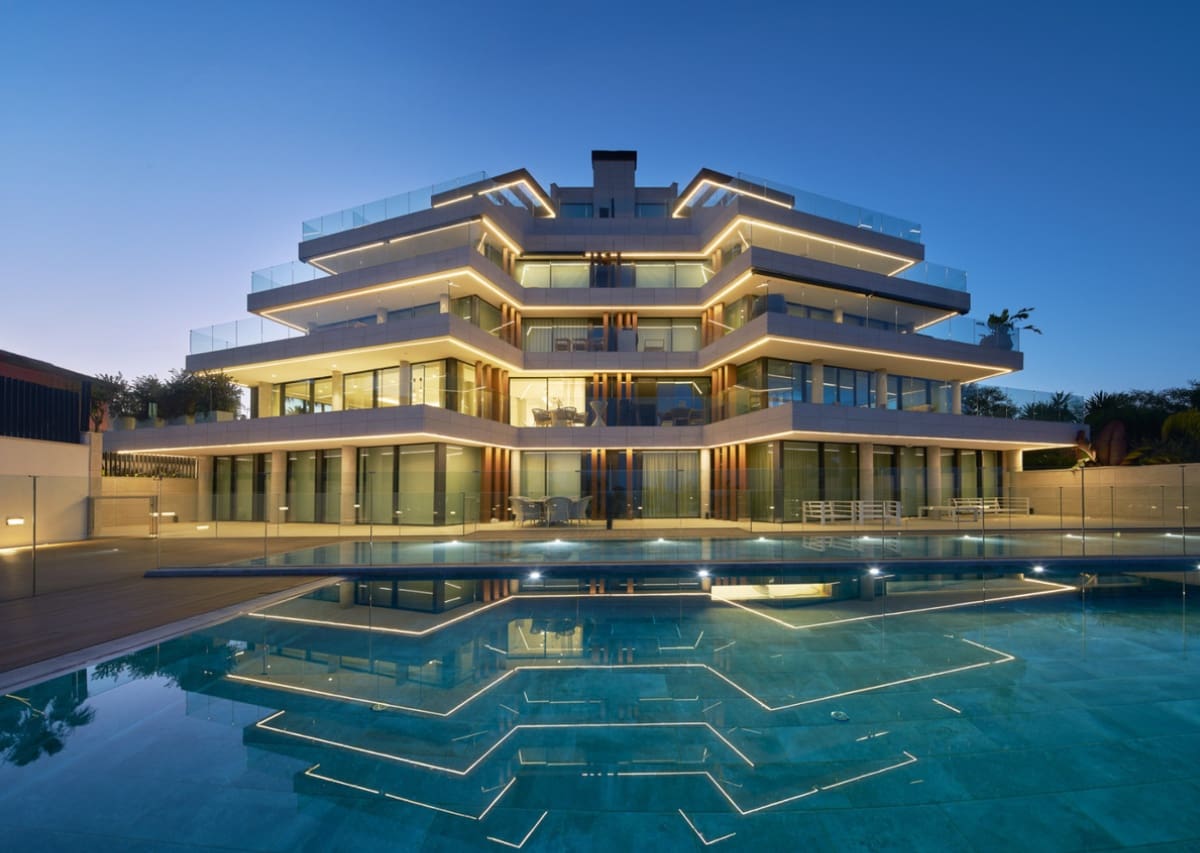 3 bedroom Apartment for sale in Estepona with pool garage - € 2,650,000 (Ref: 7913225)