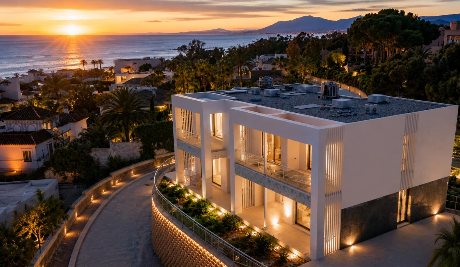4 bedroom Semi-detached Villa for sale in Marbella with pool garage - € 1,900,000 (Ref: 7913234)