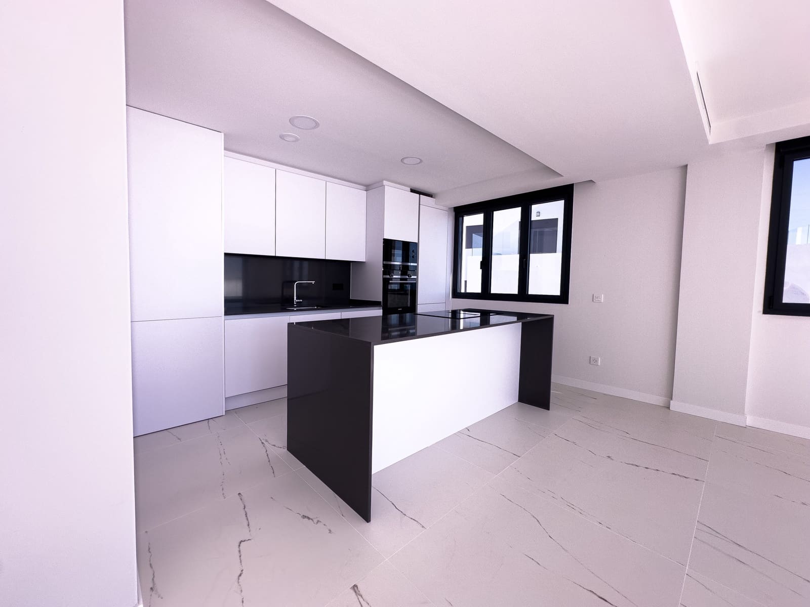 2 slaapkamer Appartement te koop in Marbella met zwembad garage - € 505.000 (Ref: 7913262)