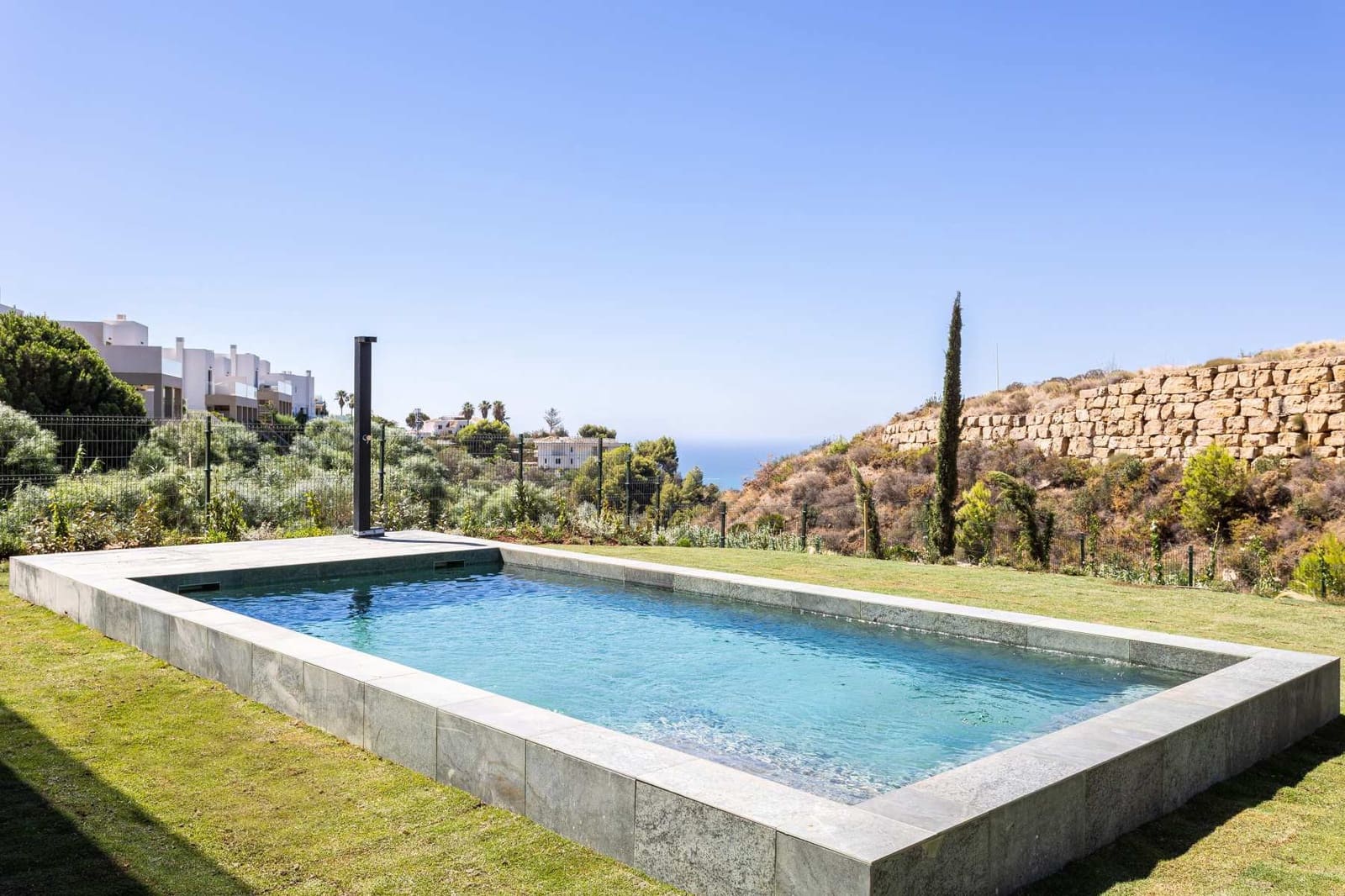 3 bedroom Apartment for sale in Benalmadena with pool garage - € 1,190,000 (Ref: 8006252)