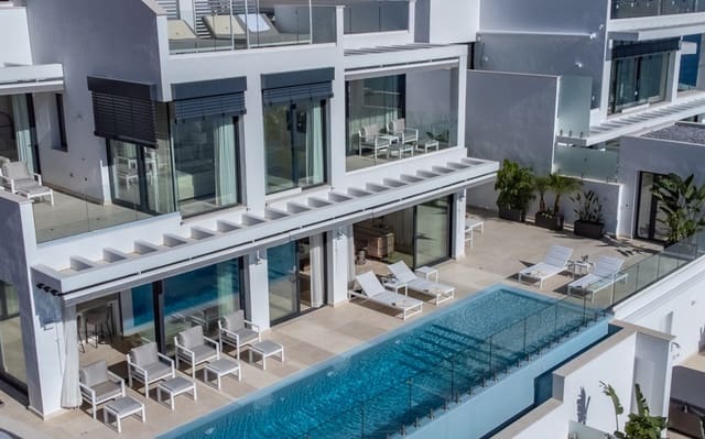 4 Zimmer Villa zu verkaufen in Marbella mit Pool Garage - 1.625.000 € (Ref: 8031344)