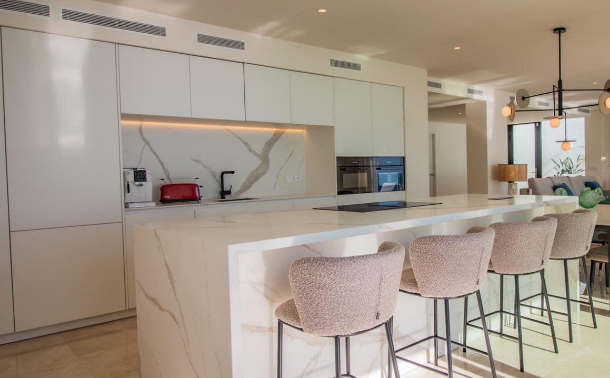 4 Zimmer Villa zu verkaufen in Marbella mit Pool Garage - 1.625.000 € (Ref: 8031344)