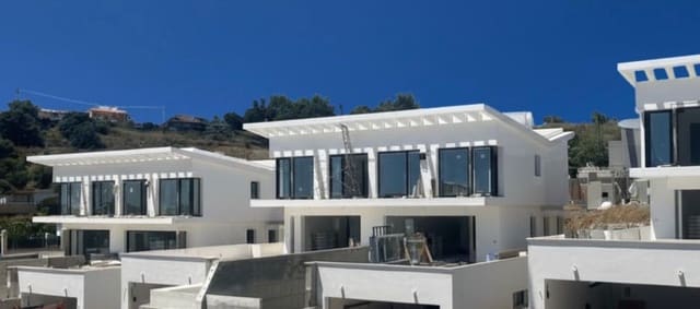 4 chambre Villa/Maison Semi-Mitoyenne à vendre à La Cala de Mijas, Mijas avec piscine garage - 868 000 € (Ref: 8089957)