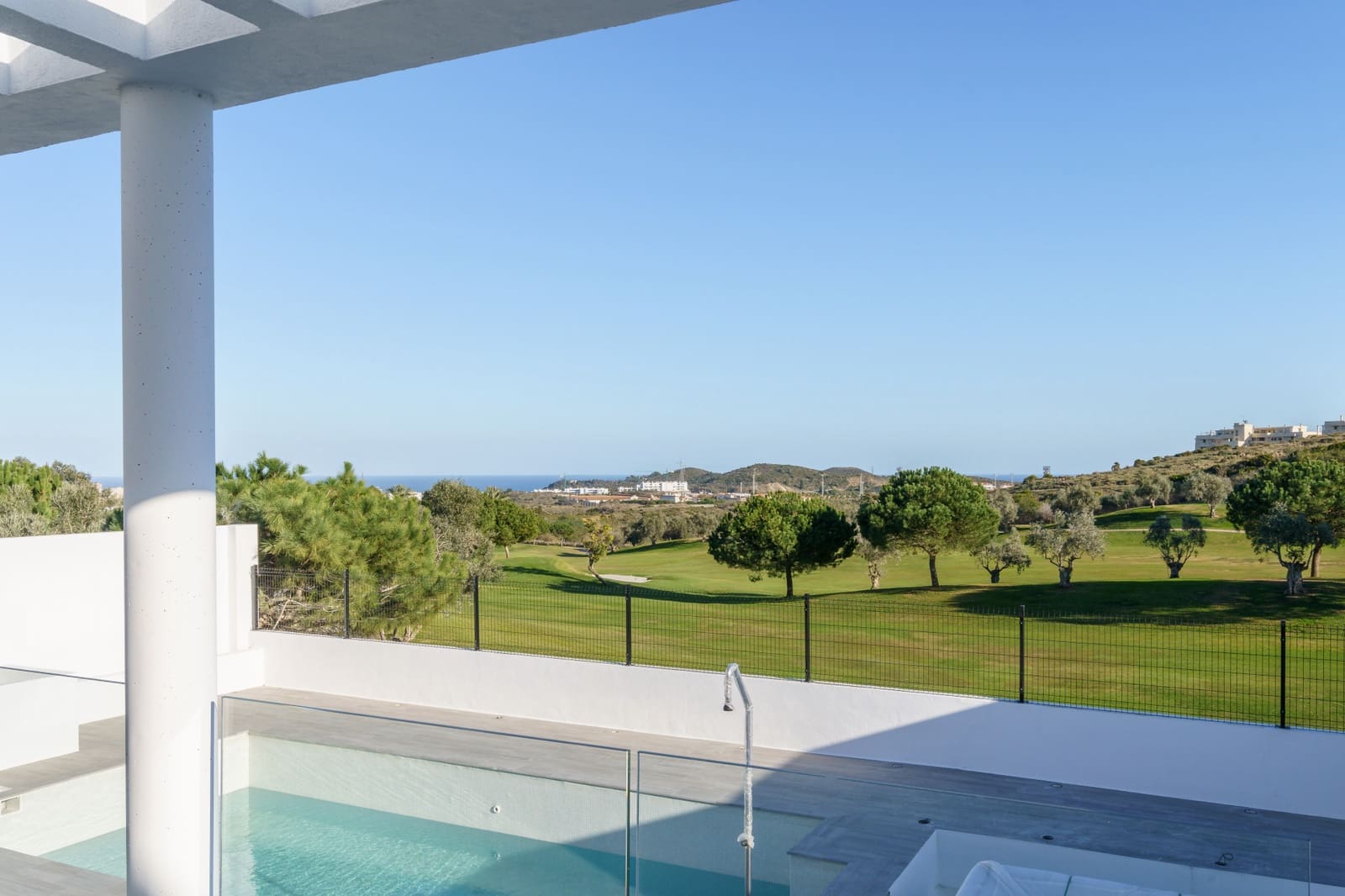 3 Zimmer Villa zu verkaufen in Marbella mit Pool Garage - 1.125.000 € (Ref: 8100841)