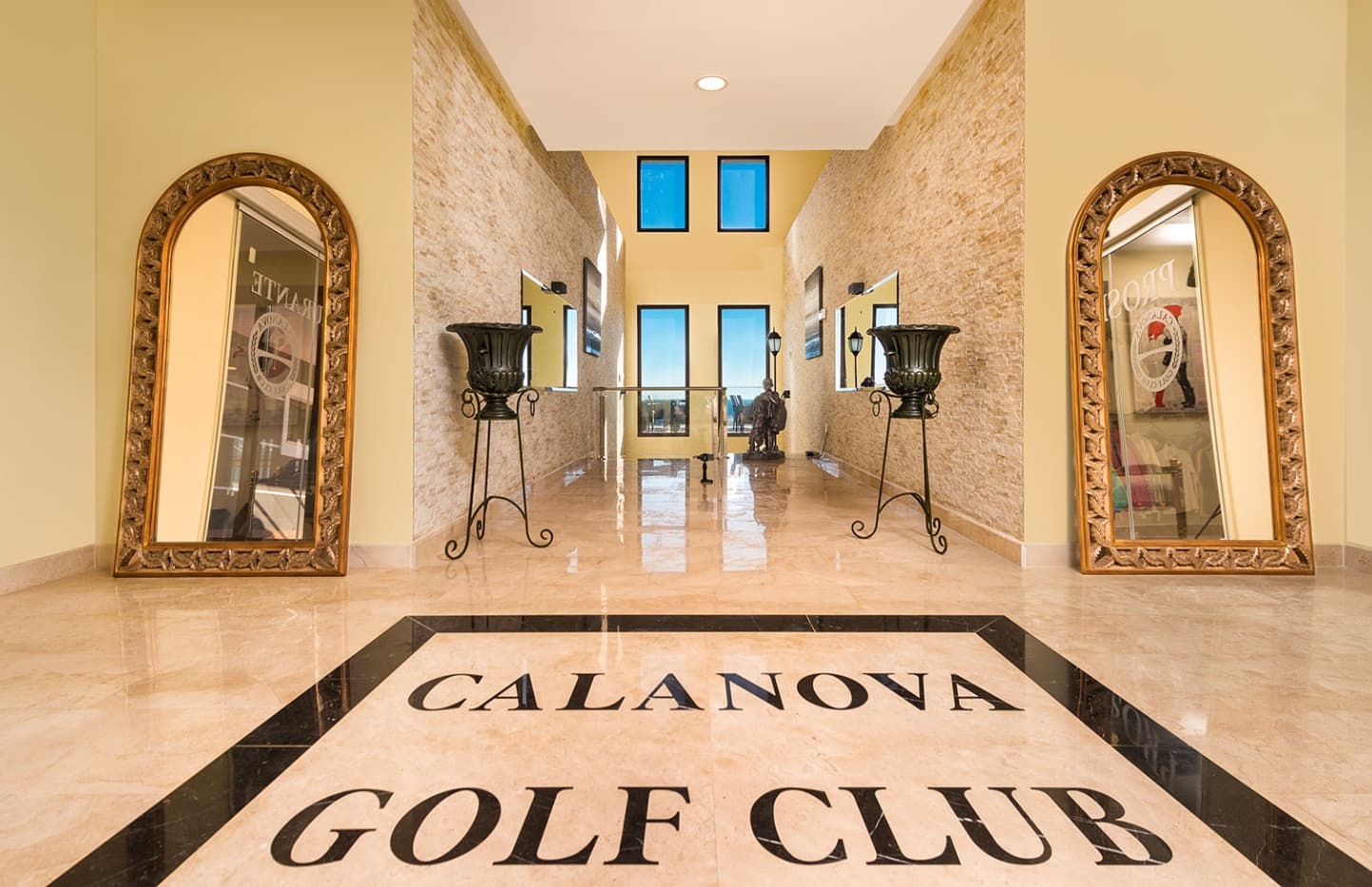 2 soveværelse Lejlighed til salg i Mijas Costa med swimmingpool garage - € 499.000 (Ref: 9609478)