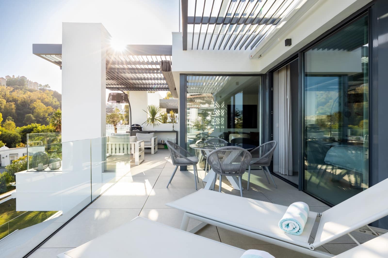 2 bedroom Apartment for sale in Benahavis with pool garage - € 795,000 (Ref: 9616322)