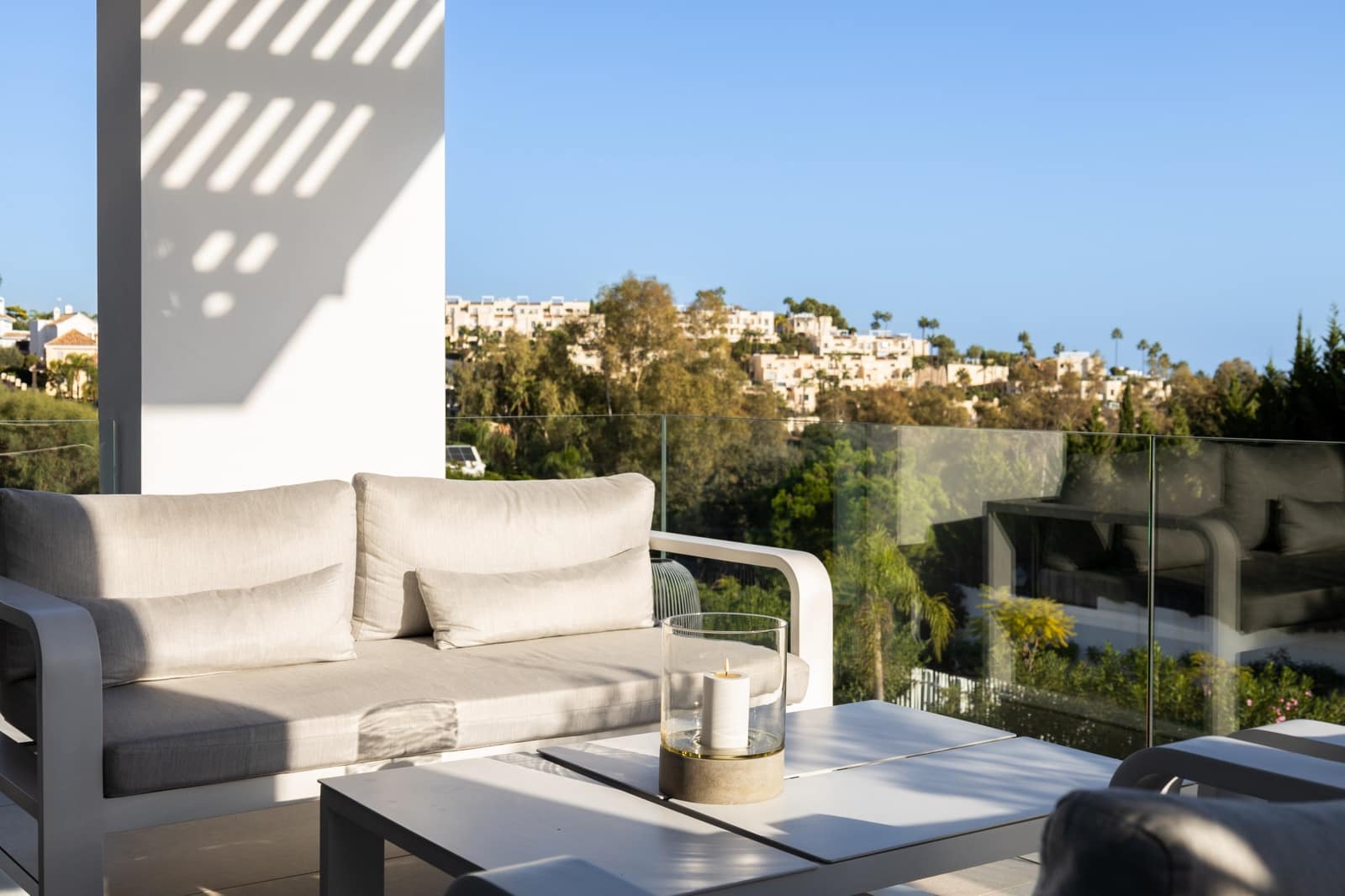 2 bedroom Apartment for sale in Benahavis with pool garage - € 795,000 (Ref: 9616322)