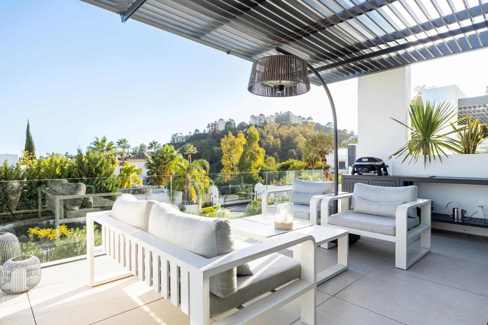 2 bedroom Apartment for sale in Benahavis with pool garage - € 795,000 (Ref: 9616322)
