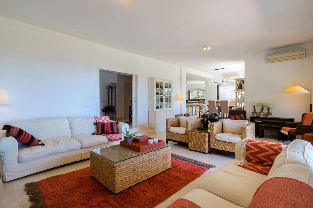 4 makuuhuone Huvila myytävänä paikassa Marbella mukana uima-altaan 
autotalli - 1 995 000 € (Ref: 9616323)