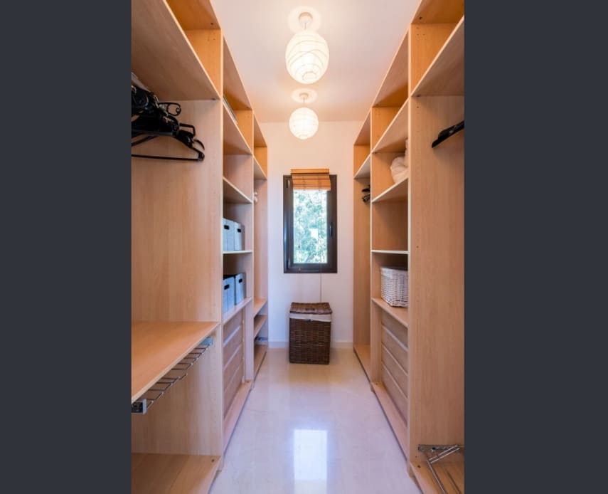 4 makuuhuone Huvila myytävänä paikassa Marbella mukana uima-altaan 
autotalli - 1 995 000 € (Ref: 9616323)