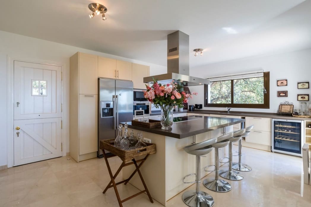 4 makuuhuone Huvila myytävänä paikassa Marbella mukana uima-altaan 
autotalli - 1 995 000 € (Ref: 9616323)