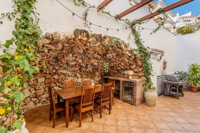 3 bedroom Villa for sale in Mijas Costa, Mijas with pool - € 485,000 (Ref: 9616324)