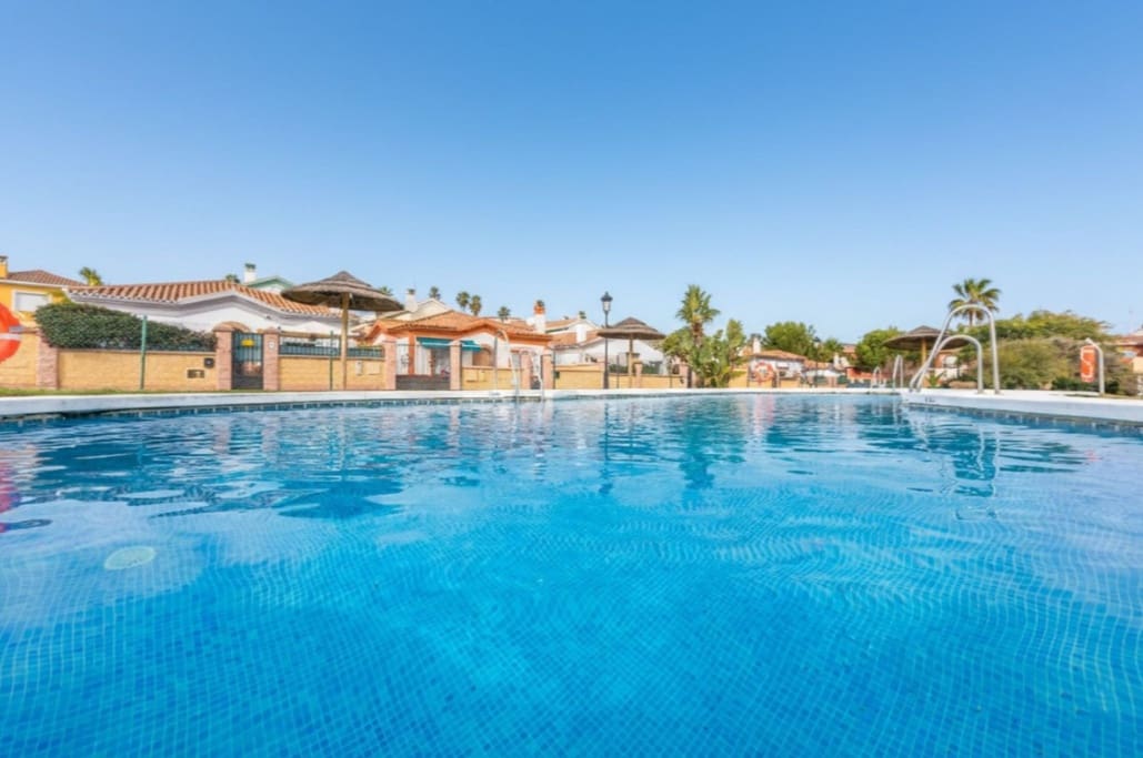 3 Zimmer Villa zu verkaufen in Manilva mit Pool - 550.000 € (Ref: 9616326)