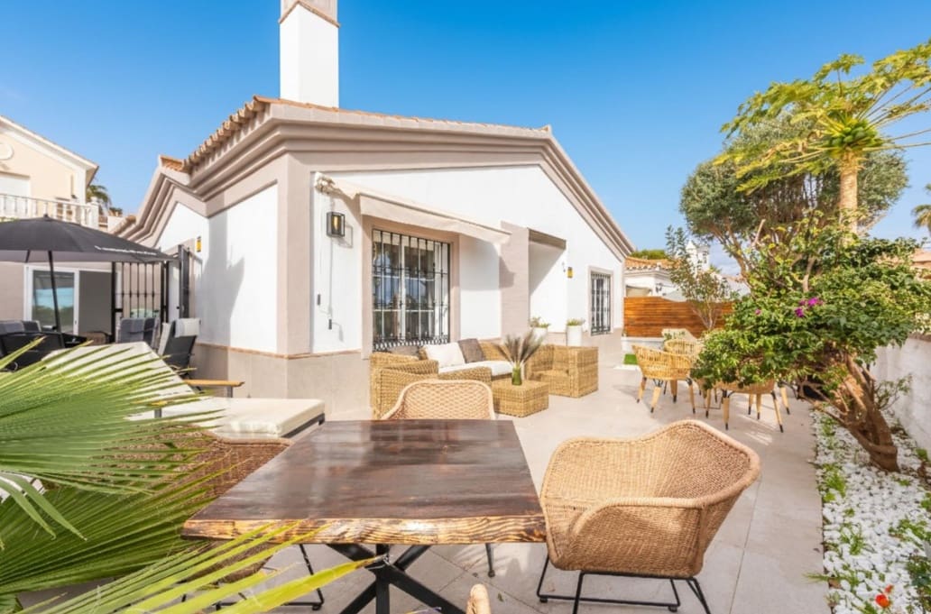 3 Zimmer Villa zu verkaufen in Manilva mit Pool - 550.000 € (Ref: 9616326)