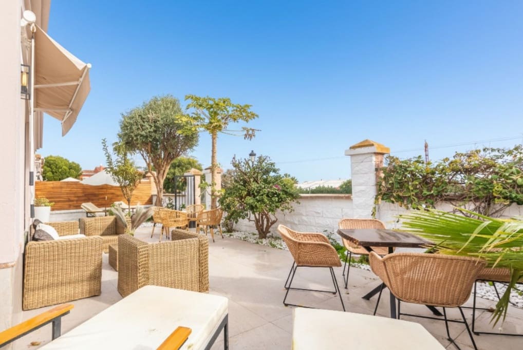 3 Zimmer Villa zu verkaufen in Manilva mit Pool - 550.000 € (Ref: 9616326)