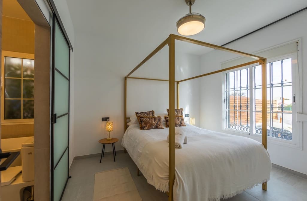 3 Zimmer Villa zu verkaufen in Manilva mit Pool - 550.000 € (Ref: 9616326)