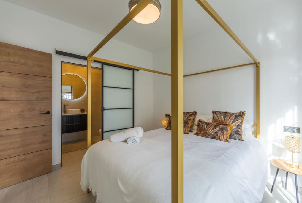 3 Zimmer Villa zu verkaufen in Manilva mit Pool - 550.000 € (Ref: 9616326)