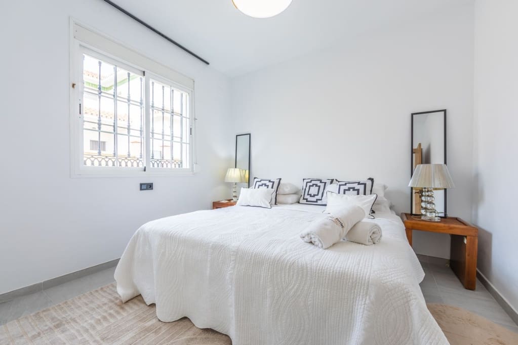 3 soveværelse Villa til salg i Manilva med swimmingpool - € 495.000 (Ref: 9616326)