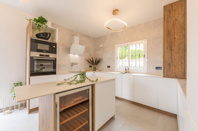 3 soverom Villa til salgs i Manilva med svømmebasseng - € 495 000 (Ref: 9616326)