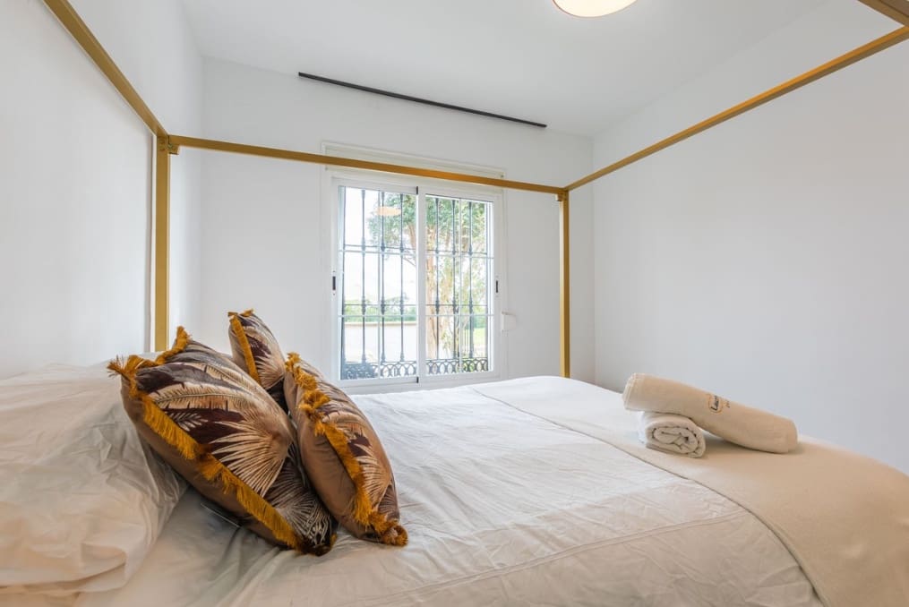 3 soveværelse Villa til salg i Manilva med swimmingpool - € 495.000 (Ref: 9616326)