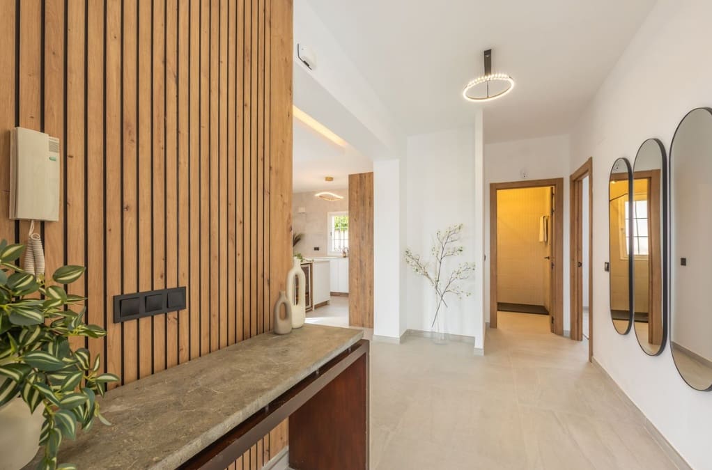 3 soveværelse Villa til salg i Manilva med swimmingpool - € 495.000 (Ref: 9616326)